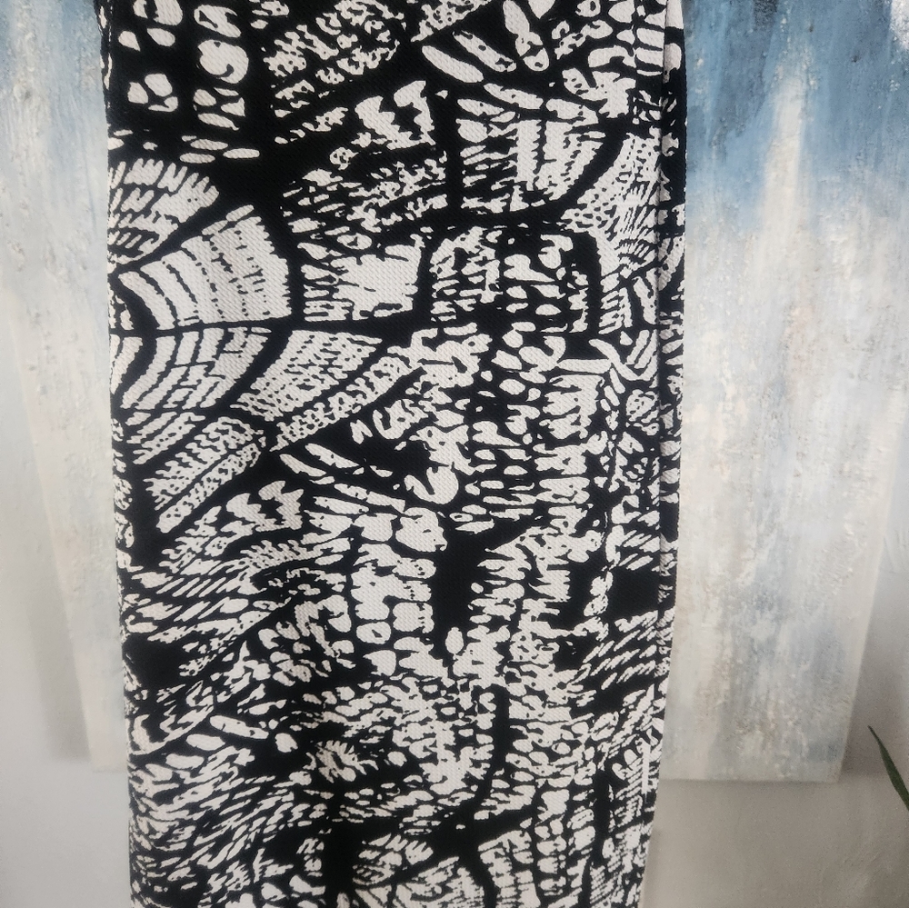 Black and White Patterned Women's Pemcil Skirt - Picture 3 of 5